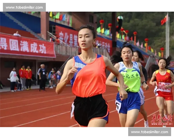 女子800米决赛激烈角逐 热血拼搏展现极限速度和坚韧意志