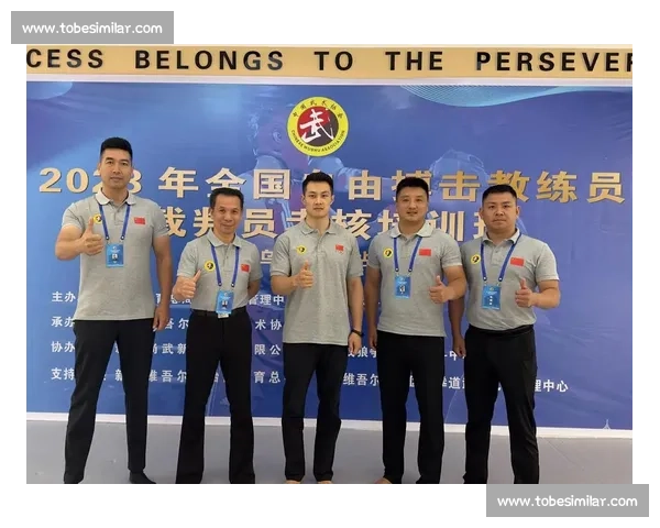 少年勇者争锋赛场热血激斗，青春力量点燃搏击梦想